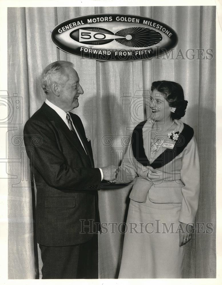 1958 Press Photo Miss Roberta Wight with GM President Harlow Curtice - Historic Images