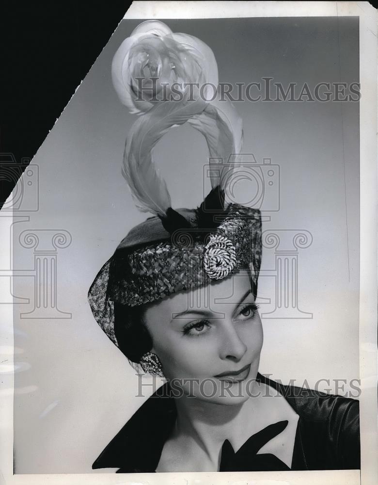 1950 Press Photo Designer Suzy with a Flame-Colored COQ - Historic Images