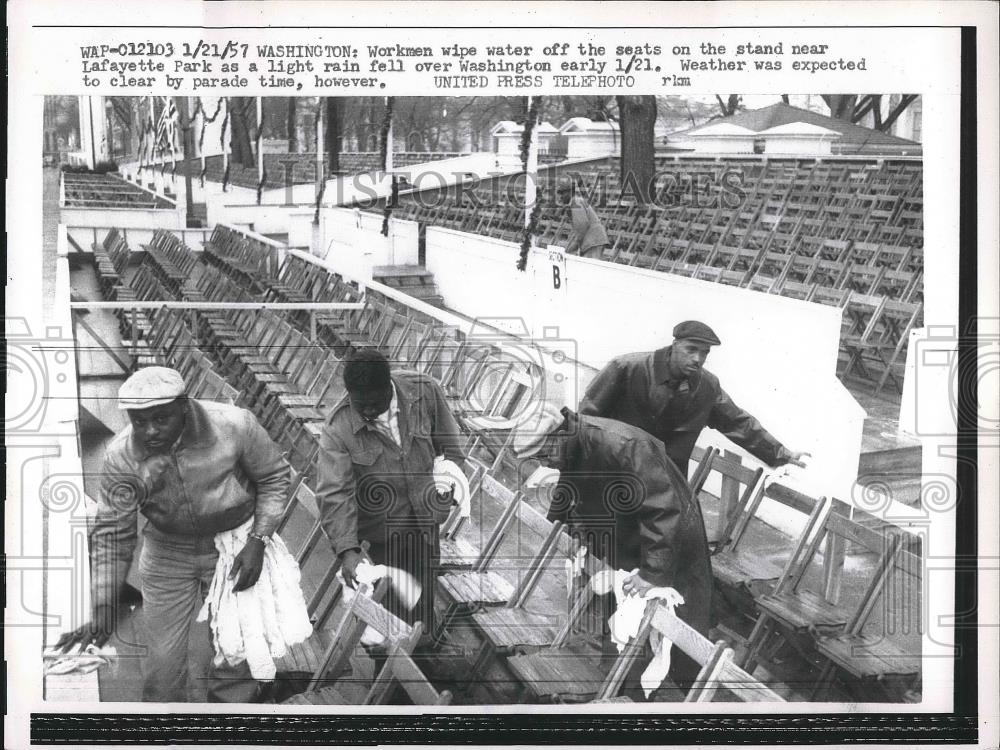 1957 Press Photo Workmen Wipe water off of seats at Lafayette Park - Historic Images