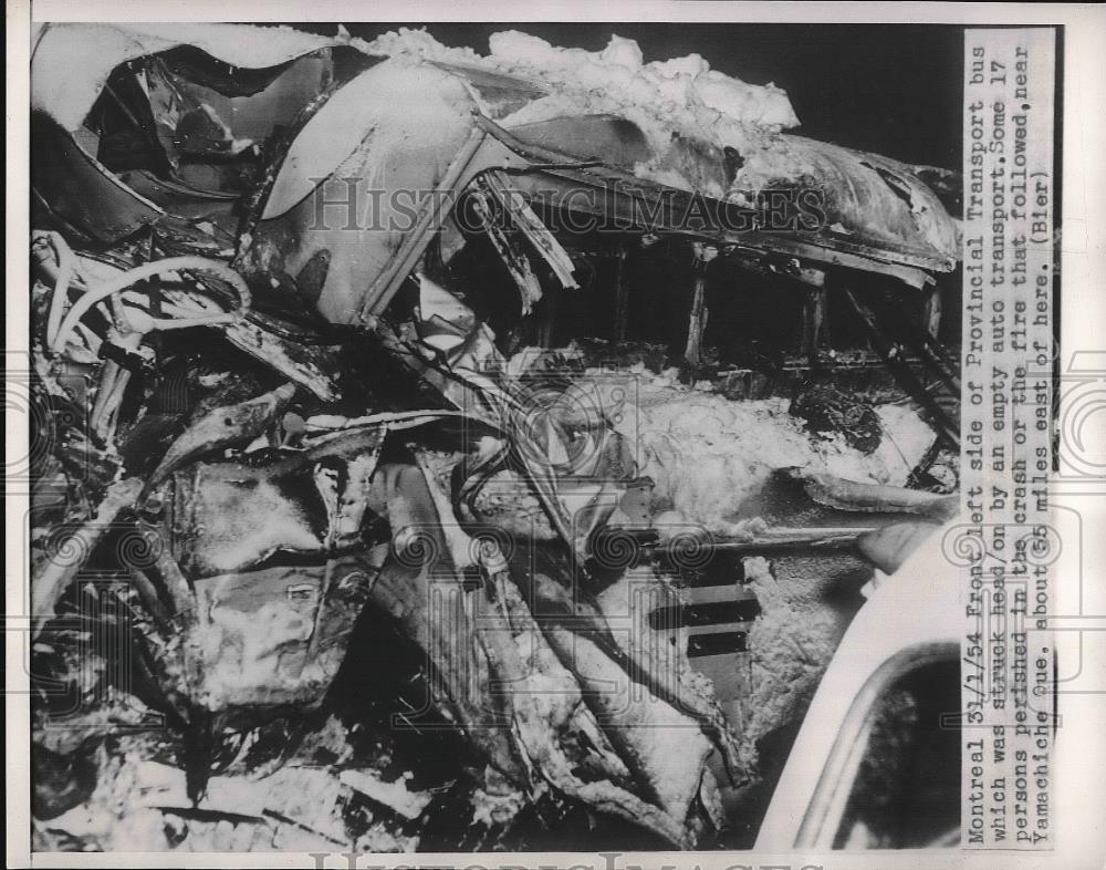 1954 Press Photo Provincial Transport bus which was struck head on by an empty - Historic Images