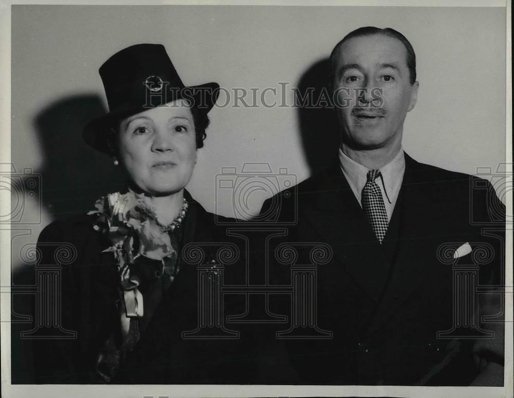 1941 Press Photo Sir Cyril Newall and Lady Newall leaving San Francisco - Historic Images