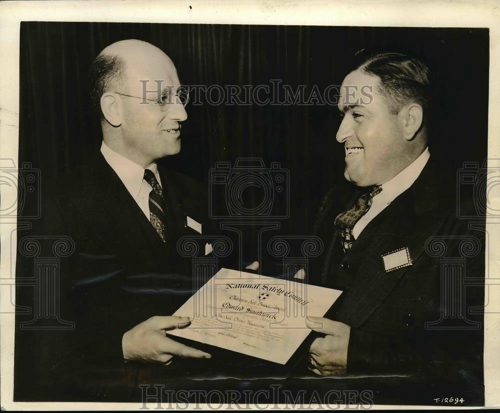 1940 Press Photo Captain Scavarda Of Michigan State Police &amp; Edward Smithwick - Historic Images