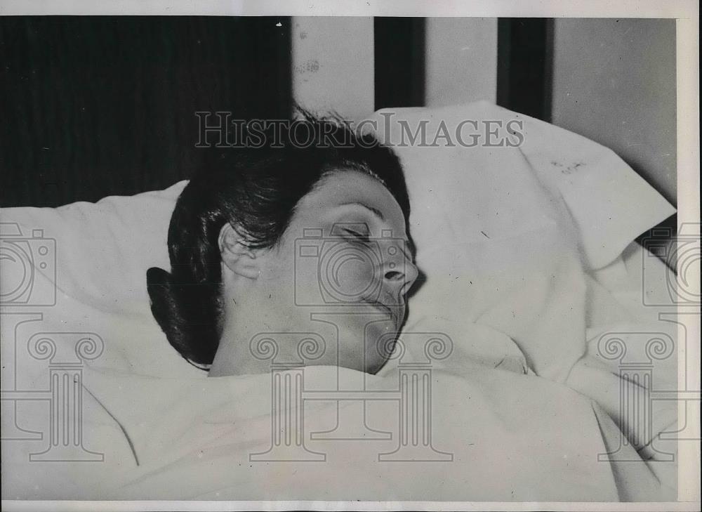 1940 Press Photo Mrs Ruth Freed Exonerated by Jury for Murder - Historic Images