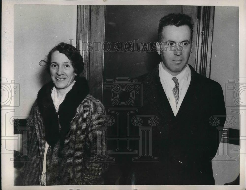 1938 Press Photo Robert Guex with Wife in Attorney&#39;s Office John Mack - Historic Images