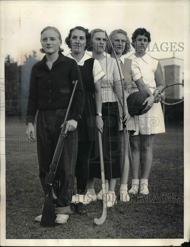 1937 Press Photo Beaver College Athletics Women&#39;s Team Leaders Hold Equipment - Historic Images