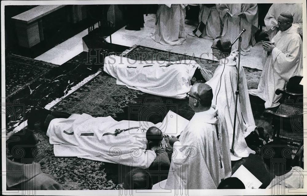 1976 Press Photo Bishops being Ordained by Bishop Hickey - Historic Images