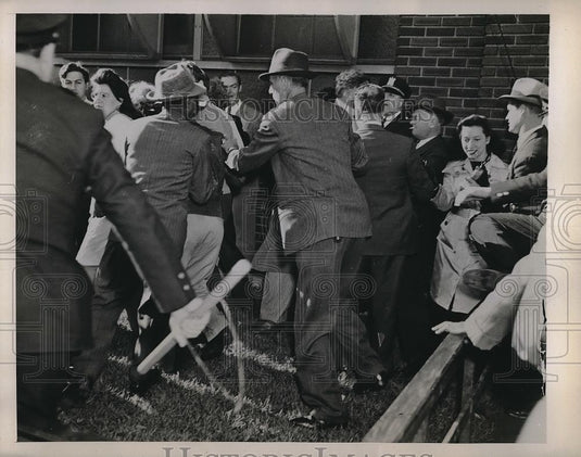 1945 Press Photo Violence at the Strike in Monroe Calculating  Machine - Historic Images