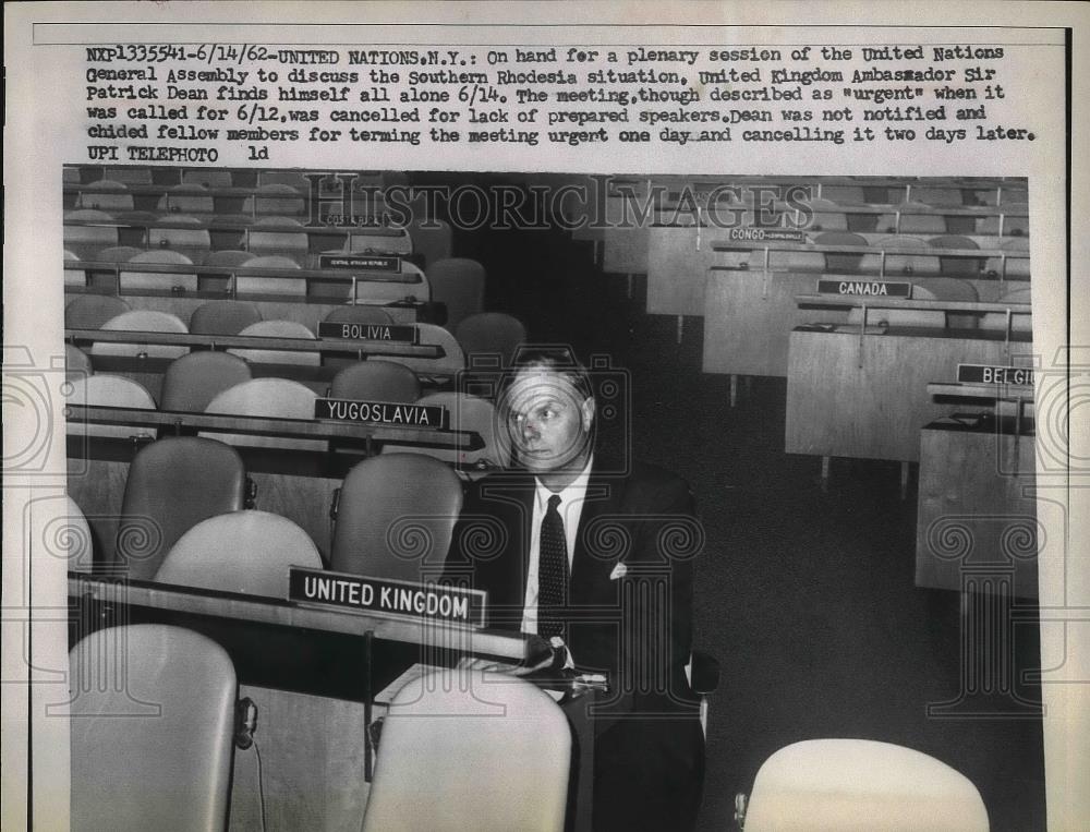 1962 Press Photo UK Ambassador Patrick Dean Alone in United Nations Assembly - Historic Images