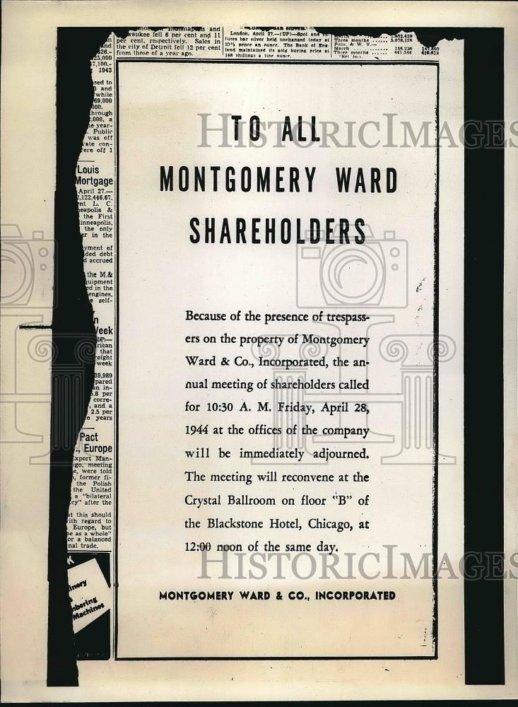 1944 Press Photo Montgomery Ward places a Strike ad in a Chicago paper - Historic Images