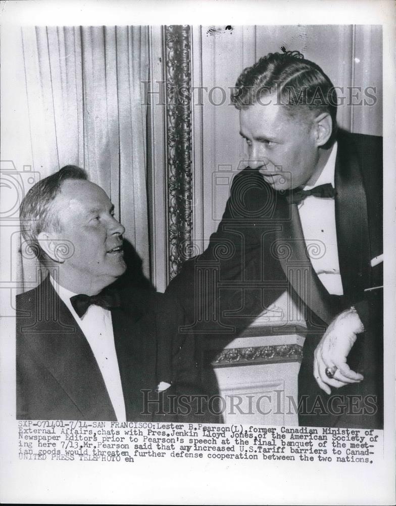 1957 Press Photo Lester Pearson and President Jenkin Lloyd Jones before a speech - Historic Images