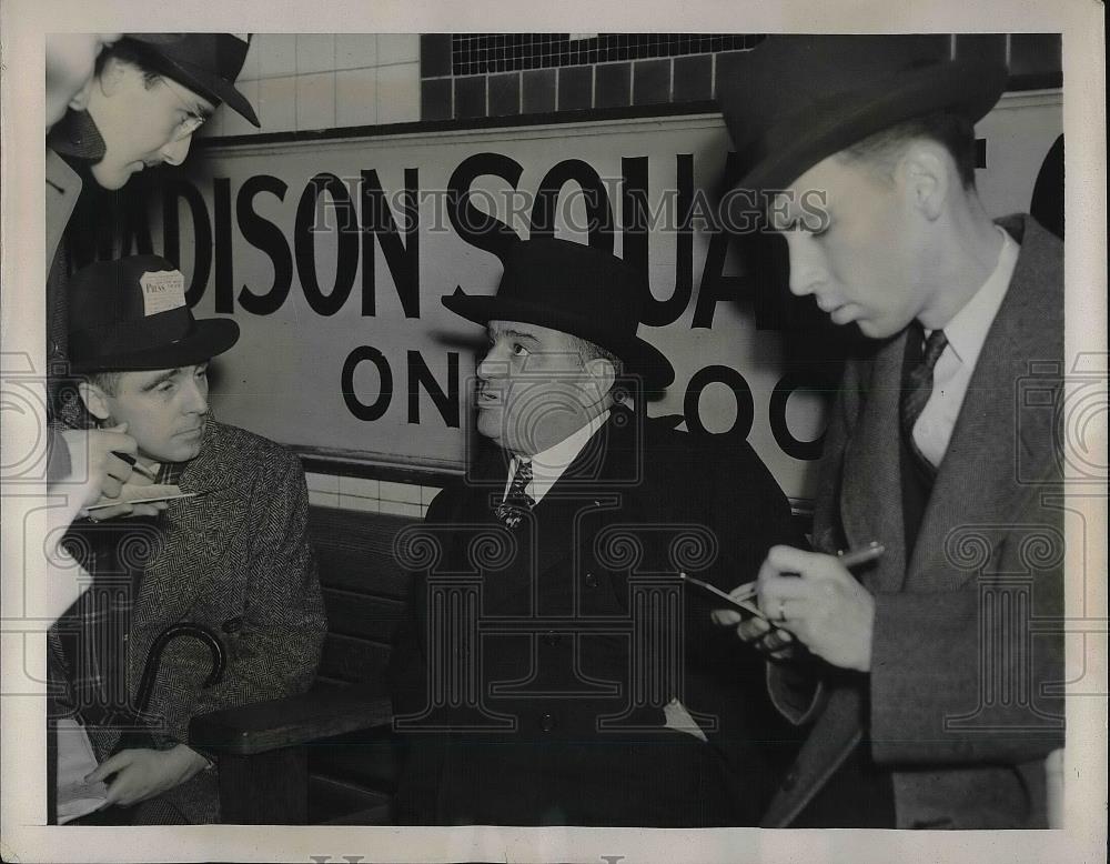 1939 Press Photo NY Mayor Fiorello LaGuardia at scene of subway crash - Historic Images