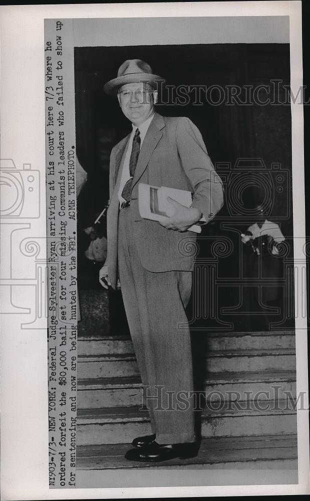 1951 Press Photo Federal Judge Sylvester Ryan arriving in his court in NY - Historic Images