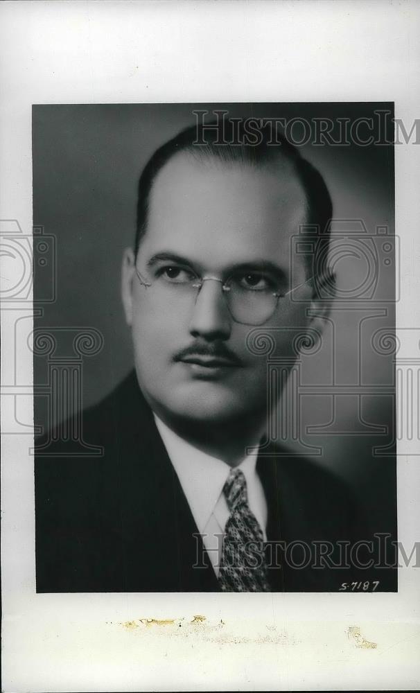 1940 Press Photo A.J. Van Hecke Studebaker Bank Manager Kansas - Historic Images