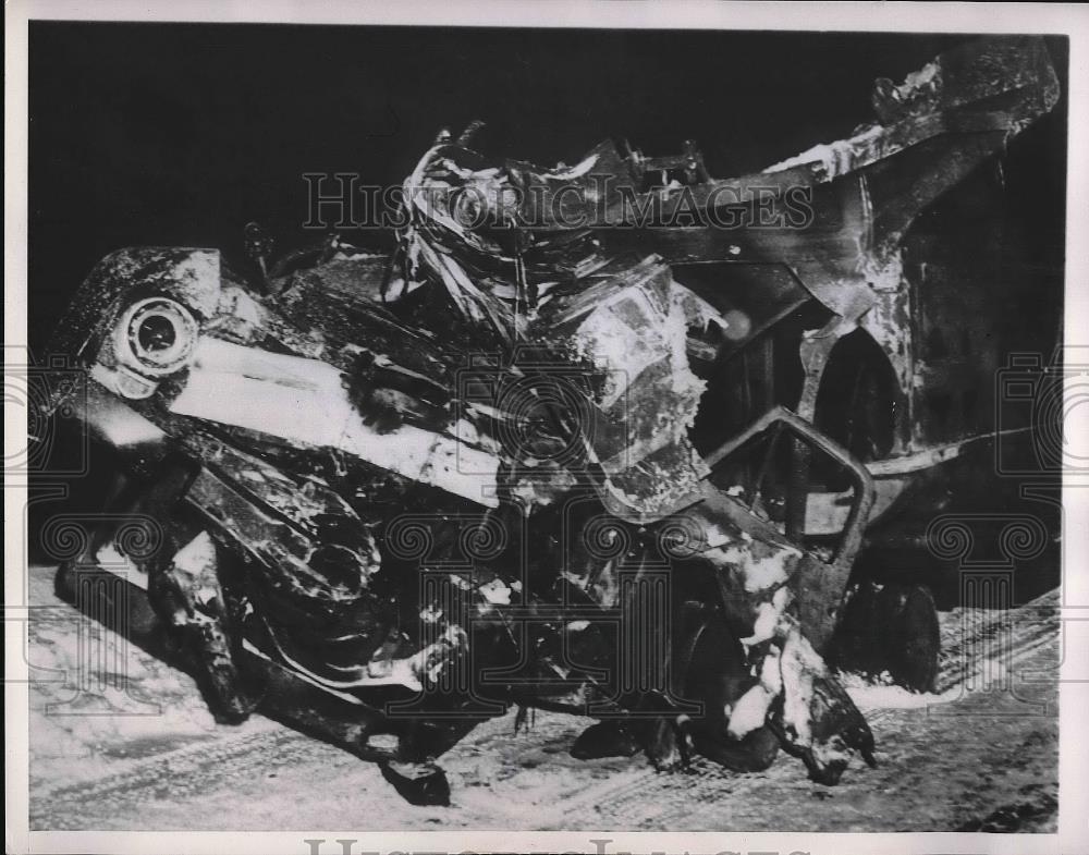 1954 Press Photo Wreckage of auto transport w/ crashed head-on w/ a provincial - Historic Images