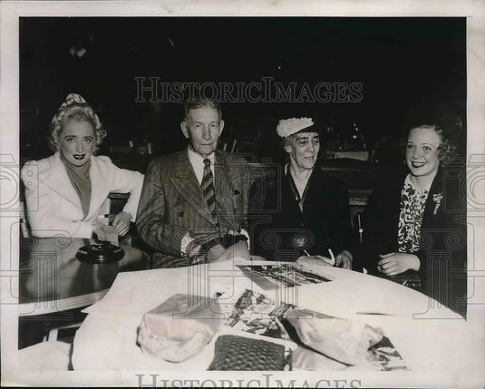 1939 Press Photo Former Vice President Charles Dawes And Wife Visit World's Fair - Historic Images