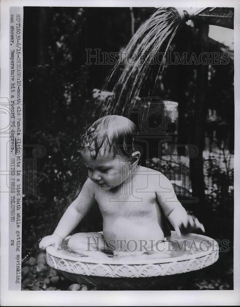 1952 Press Photo 10 Month Old Pamela Klein Sits In Bird Bath - Historic Images