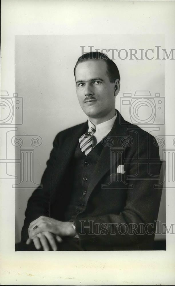 1938 Press Photo A.J. Van Hecke Studebaker Bank District Manager - Historic Images