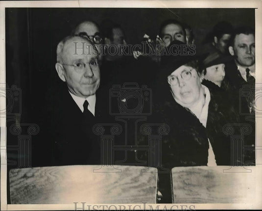 1940 Press Photo Archie R. Joy and his wife in Atlantic County Court - Historic Images