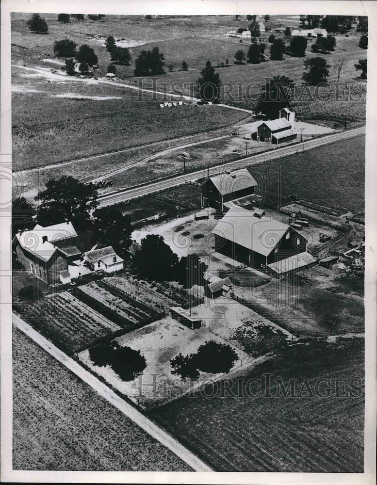 1956 Press Photo Family Farm in Rural Place in United States of America. - Historic Images