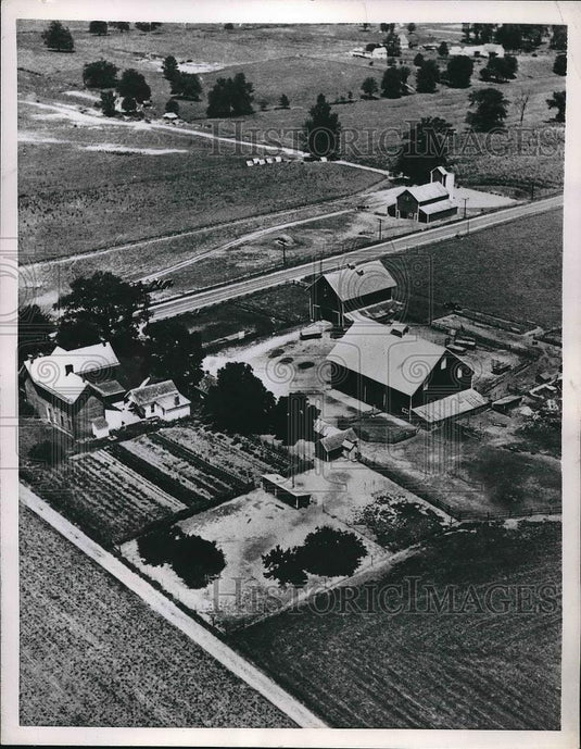 1956 Press Photo Family Farm in Rural Place in United States of America. - Historic Images