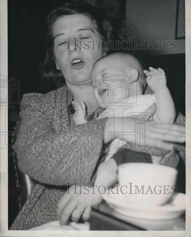 1945 Press Photo Mrs. James Milton Bridges, wife of slain James Bridges, 43 - Historic Images