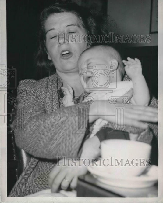 1945 Press Photo Mrs. James Milton Bridges, wife of slain James Bridges, 43 - Historic Images