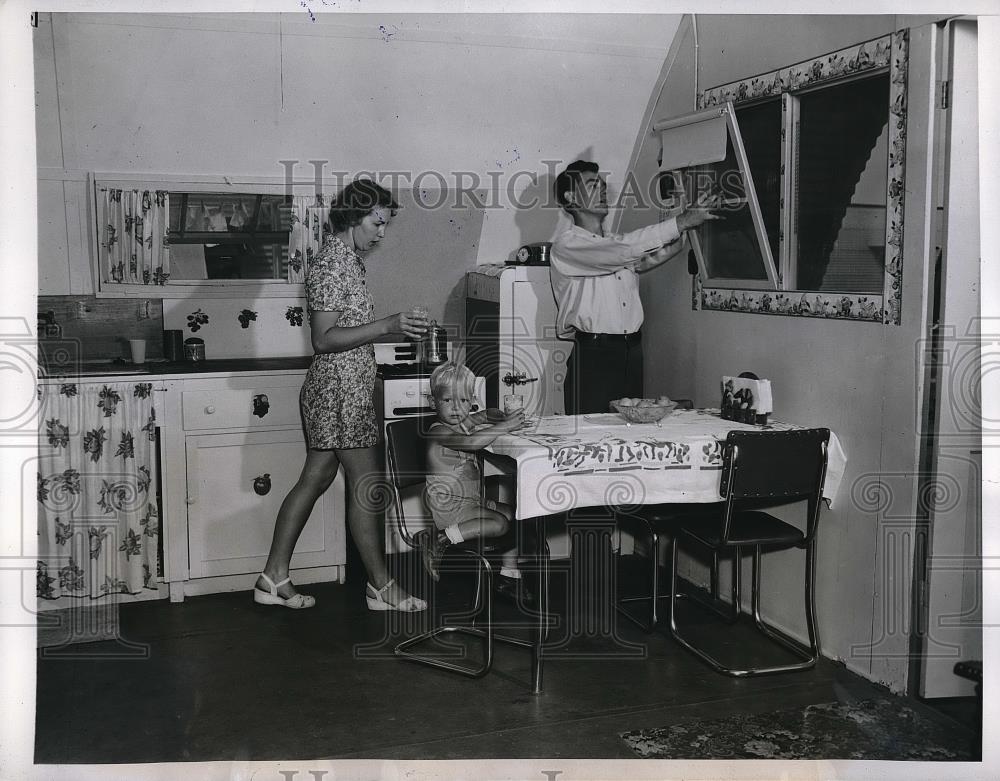 1946 Press Photo Finished Interior Mr. and Mrs. Stanley Brooks Home - Historic Images