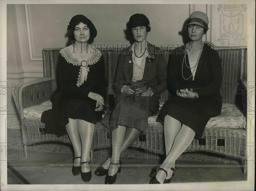 1930 Press Photo Miriam Schindler, Mrs Robert Bacon and Miss Sarah Bueler - Historic Images