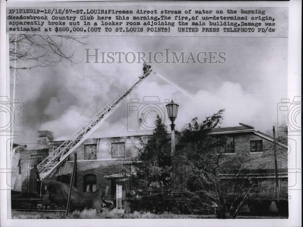 1967 Press Photo Firemen Burning Meadowbrook Country Club - Historic Images