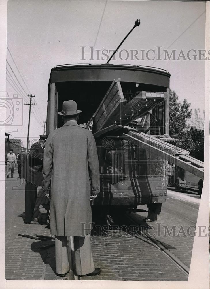 1936 Press Photo Street-car hit by a painter&#39;s truck killing one, injuring 7 - Historic Images