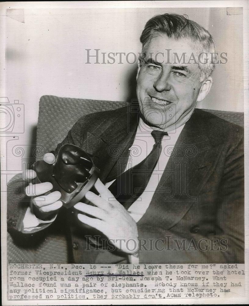 1947 Press Photo Vice President Henry Wallace Elephants Hotel Room New York - Historic Images