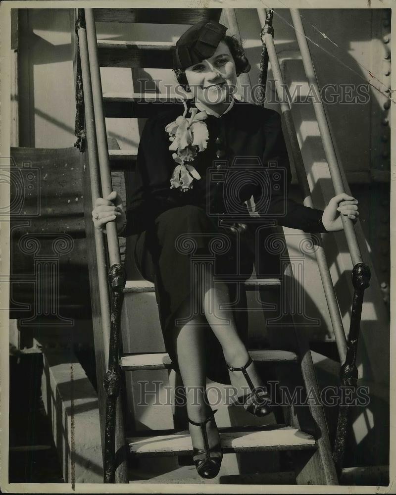 1936 Press Photo Rosalind Zimmerman at the steps of her plane - neb01790 - Historic Images