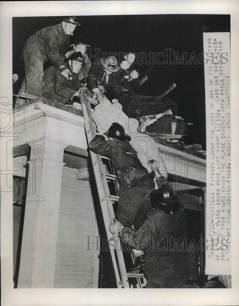 1949 Press Photo Firemen lower body victim plane Crash - Historic Images