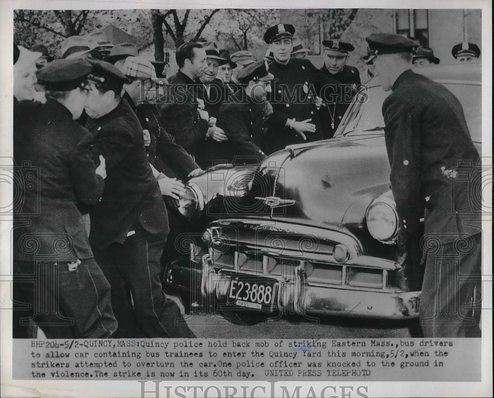 1954 Press Photo striking bus drivers turn violent at Quincy Yard in MA - Historic Images