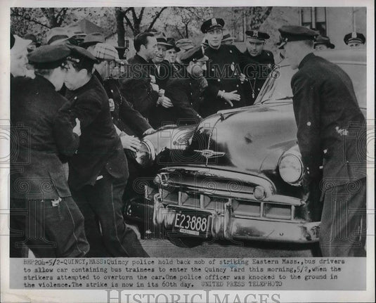 1954 Press Photo striking bus drivers turn violent at Quincy Yard in MA - Historic Images