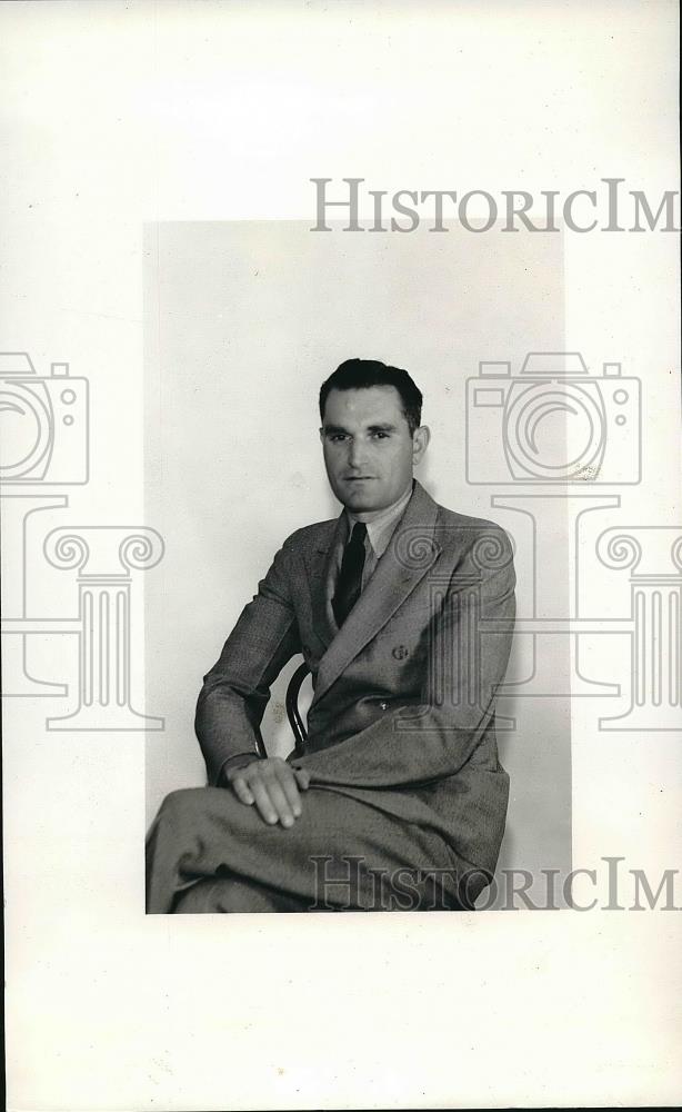 1939 Press Photo Studebaker Corporation Research Engineer George Smith Portrait - Historic Images