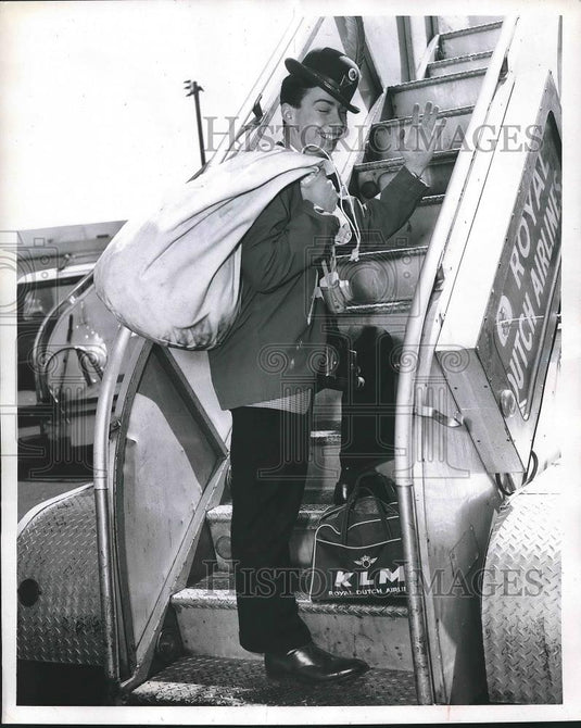 1957 Press Photo Joe Meany Jr., "Boy of Year" of Boys Club Leaves For Holland - Historic Images