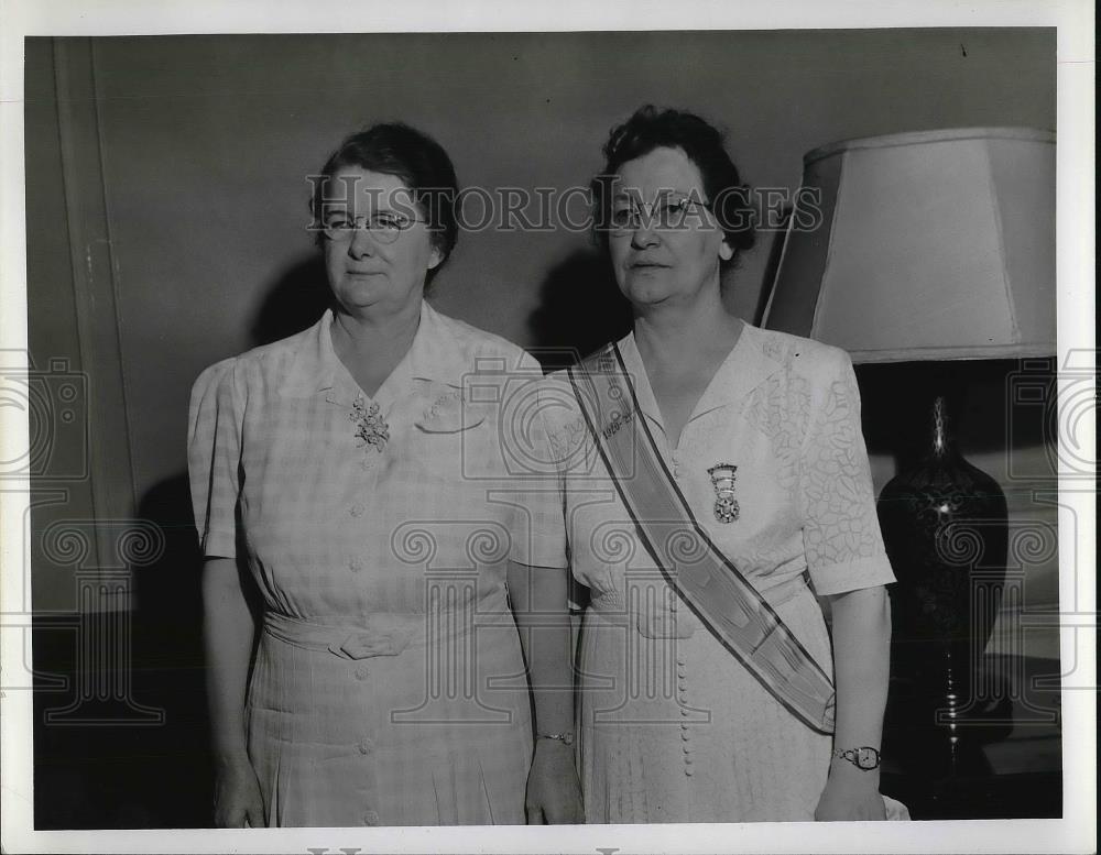 1942 Press Photo Mrs. Olive Hoover, Mrs. Louise Williams, Spanish-American Vets - Historic Images