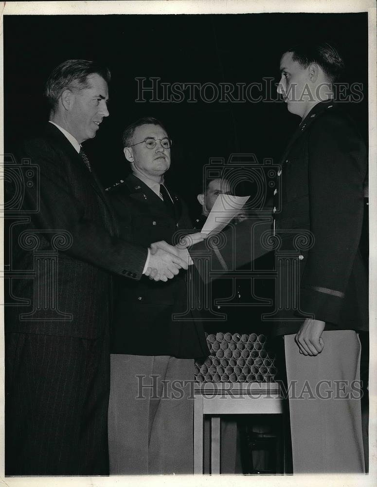 1942 Press Photo Vice-President Henry Wallace, John R. Blackwell, Col. G Outland - Historic Images