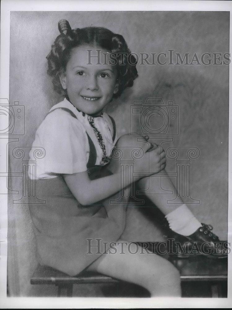 1948 Press Photo Chicago, Nancy schuler, age 8 victim of a smothering - Historic Images