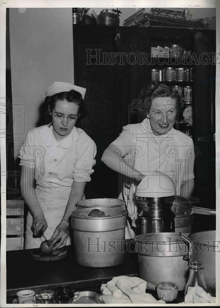 1941 Press Photo Pittsburgh West Penn Hospital Mrs Theodore Smith - neb20009 - Historic Images