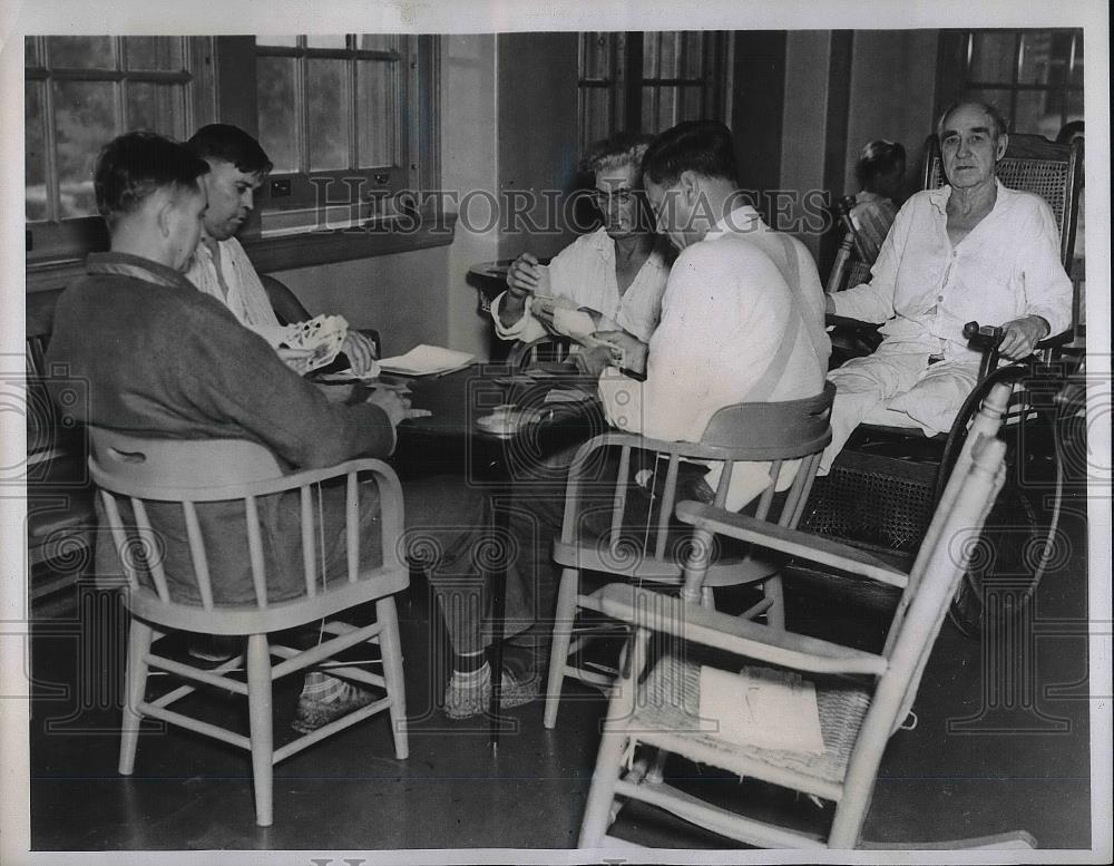 1937 Press Photo Veterans doing crafts at Veterans Administration Facility - Historic Images