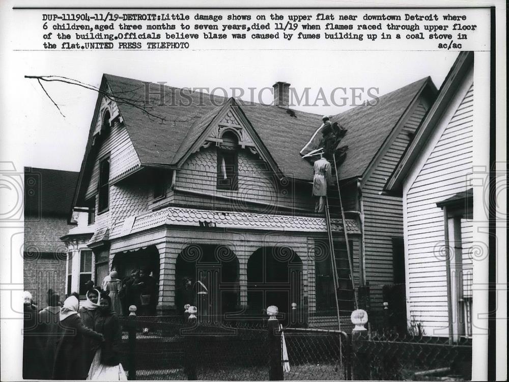 1957 Press Photo Damage Fire Detroit Home - Historic Images