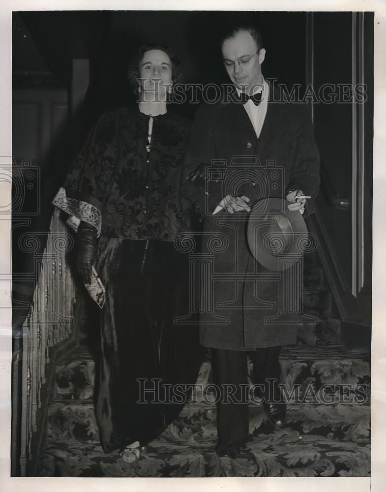 1940 Press Photo Mr &amp; Mrs Manning Hawthorne He is Grandson on Author - neb06521 - Historic Images