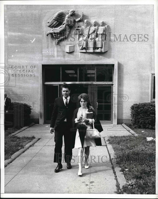 1968 Press Photo Mr & Mrs Edmund Crimmins Leave Court Of Special Sessions - Historic Images