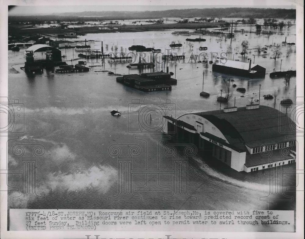 1952 Press Photo The flooded town of St. Joseph Missouri - Historic Images