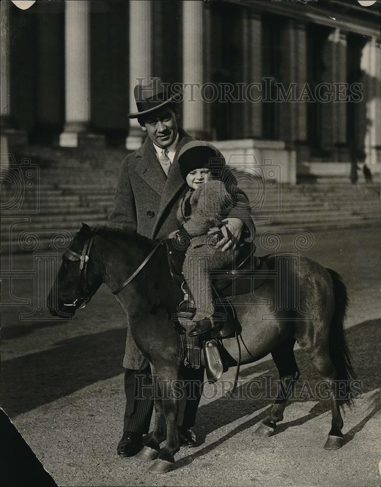 1925 Press Photo Senor don manuel C. Tellez and daughter Emily - Historic Images