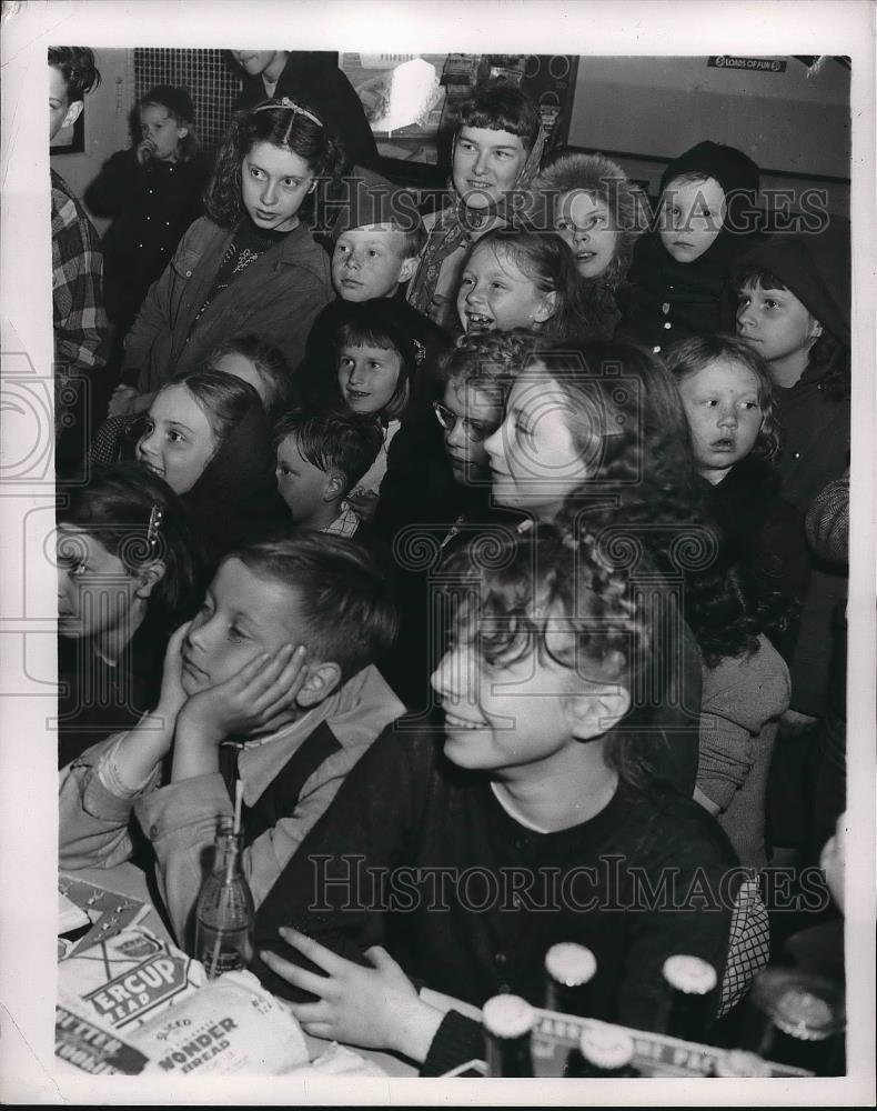 1953 Press Photo Children Watch Television New Invention At School - nea99426 - Historic Images