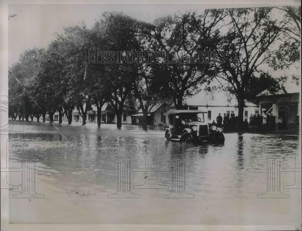 1935 Press Photo Flood waters Independence Kansas - Historic Images