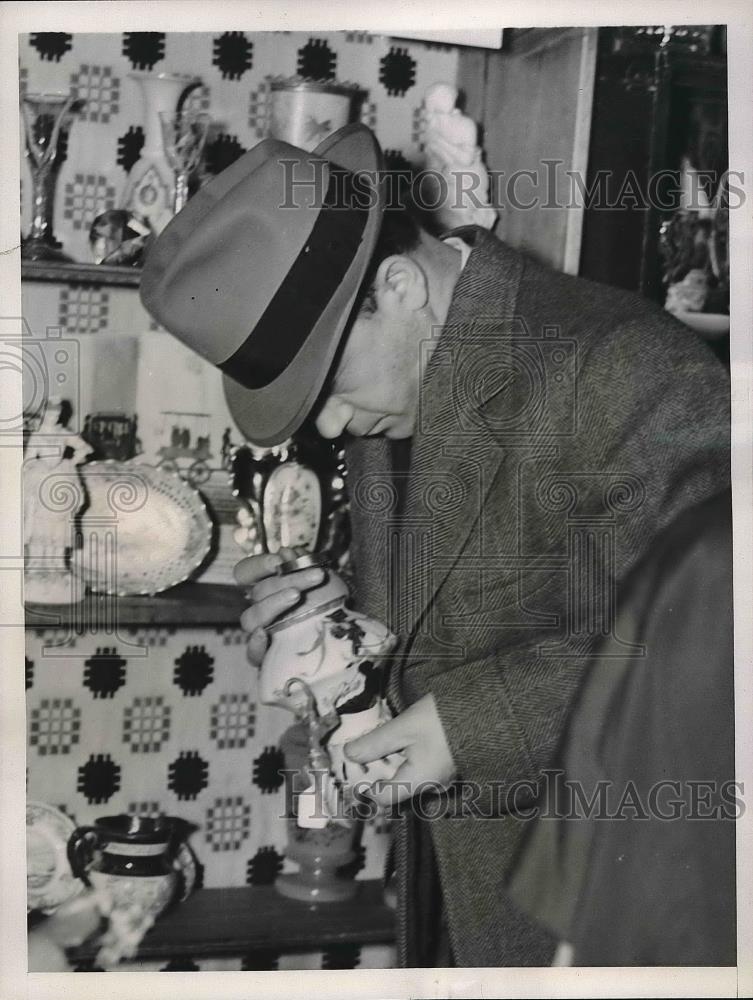 1938 Press Photo Griswold A Thompson Inspects Antique Clock, Antique Exposition - Historic Images